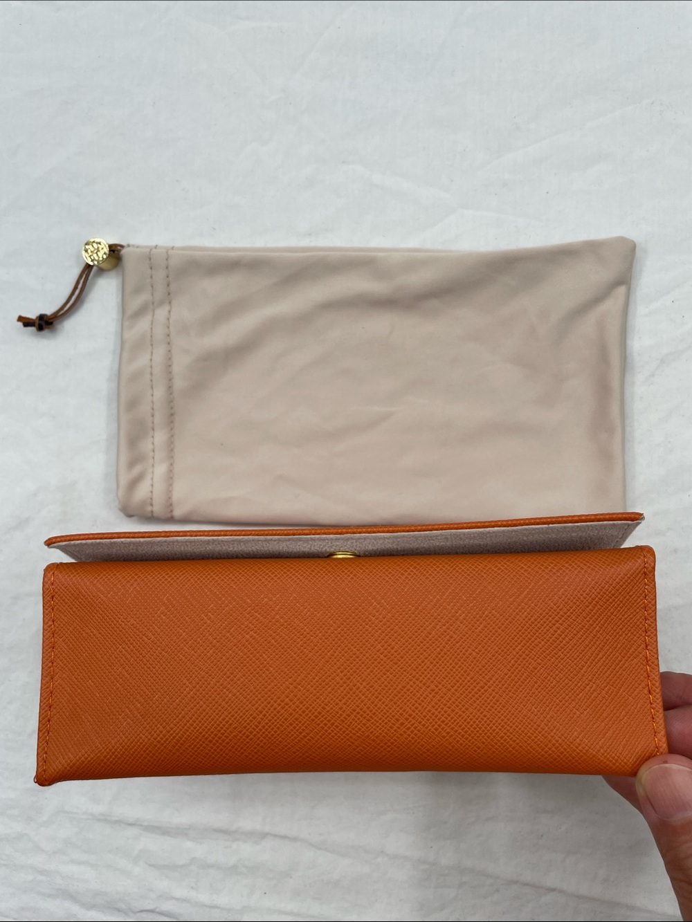 NEW! Tory Burch Saffiano Continental Glass Case with Logo Medallion & Dust Bag. - Picture 6 of 9